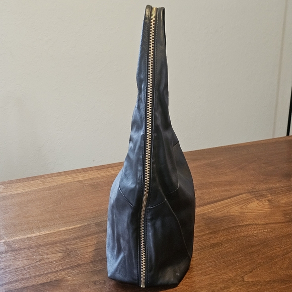 Pour la Victoire Large Hobo Nouveau Shoulder Bag Black With Zippers Inside Navy - Picture 3 of 16